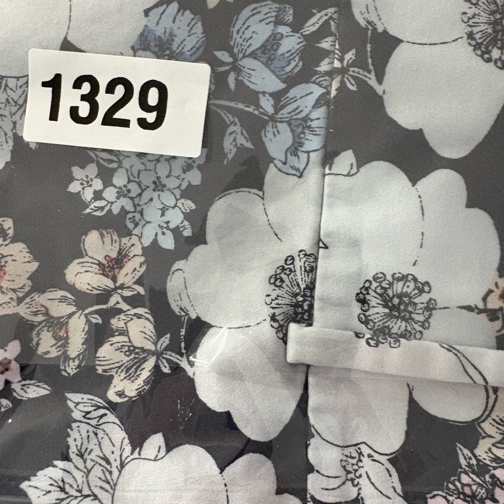 Ann Taylor Modern Crop Peony Blossom
Sketched Floral Pants Dimensions in Photos - Picture 9 of 9